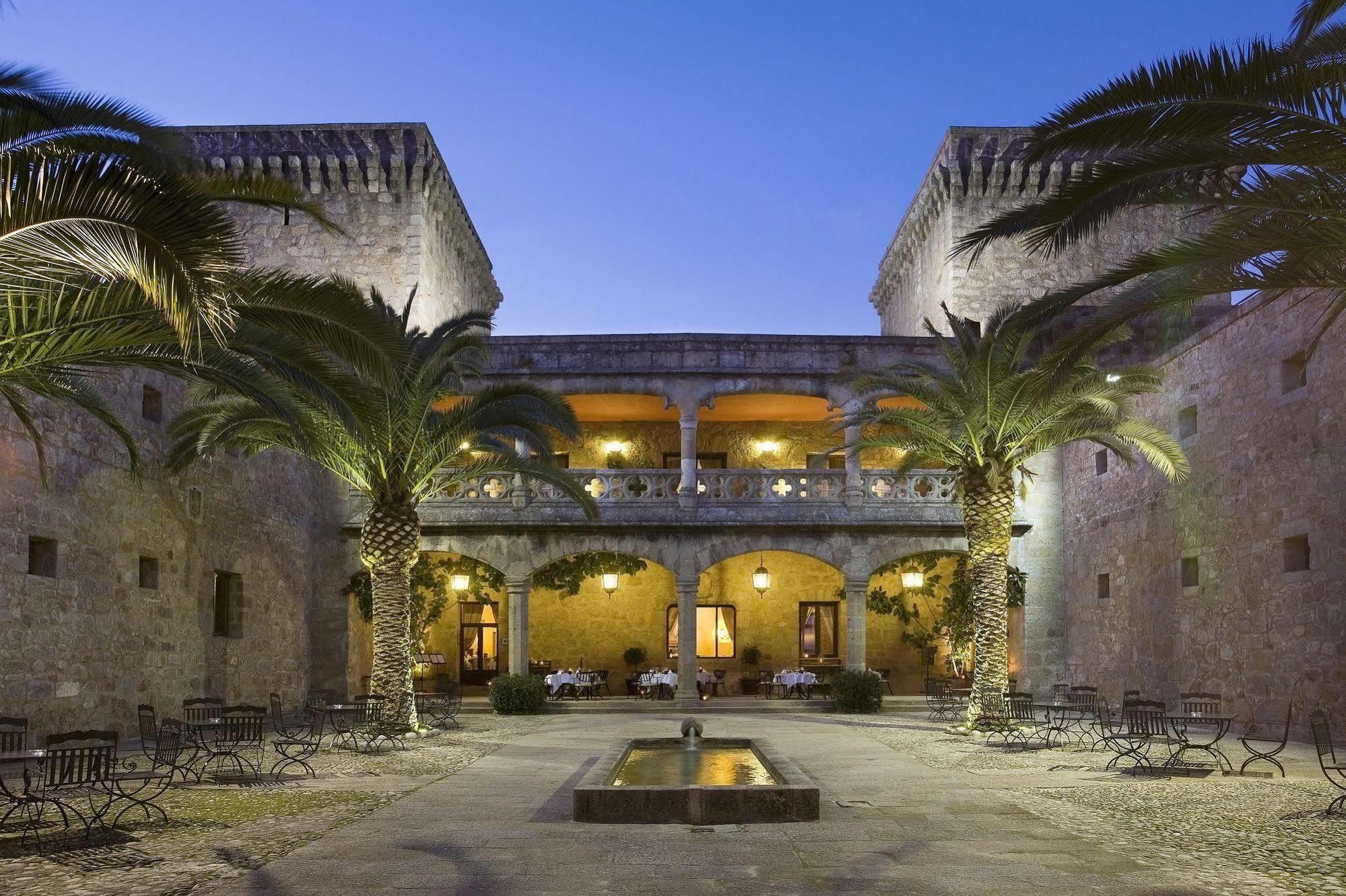 Parador De Jarandilla De La Vera Exteriör bild