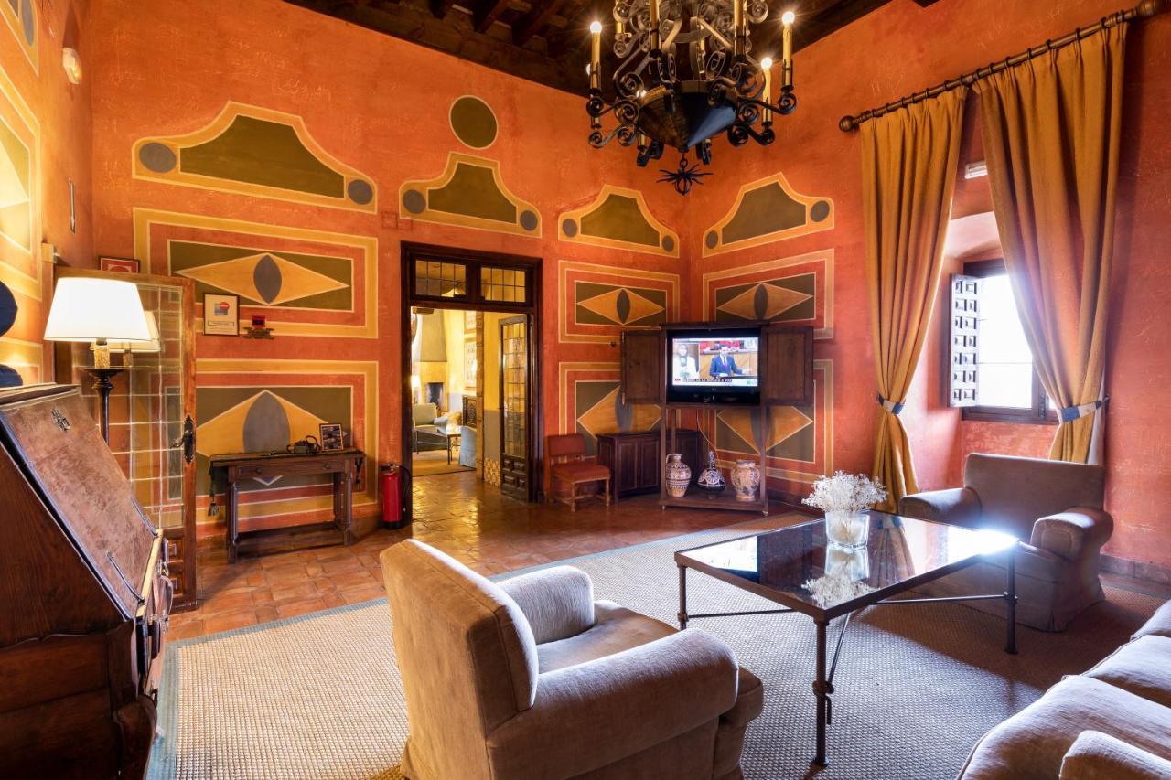 Parador De Jarandilla De La Vera Exteriör bild